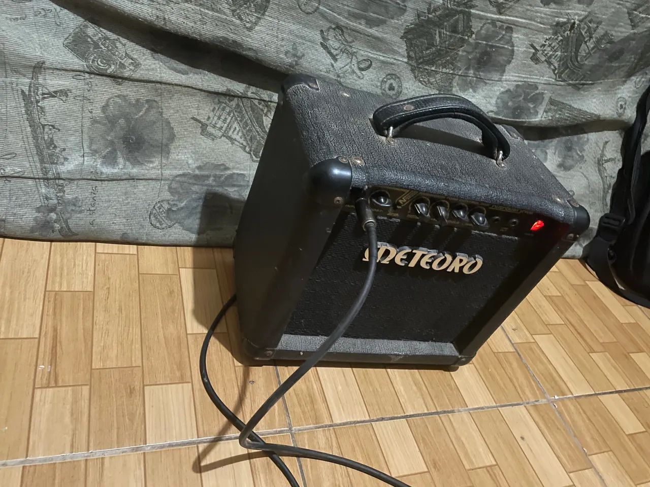 Caixa amplificada meteoro em perfeito estado422024319620229122