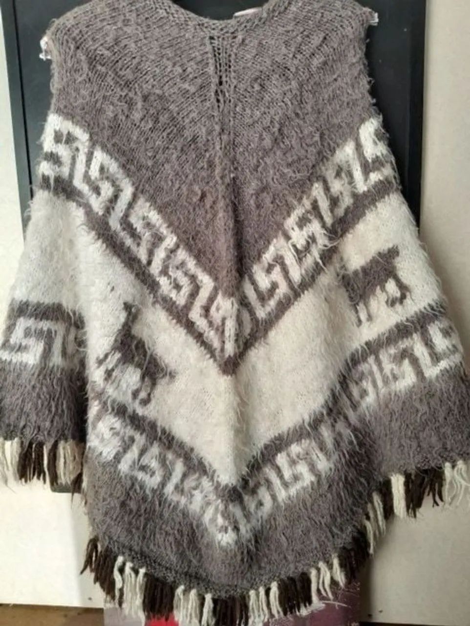 poncho peruano de lã cinza e branco - Foto 5