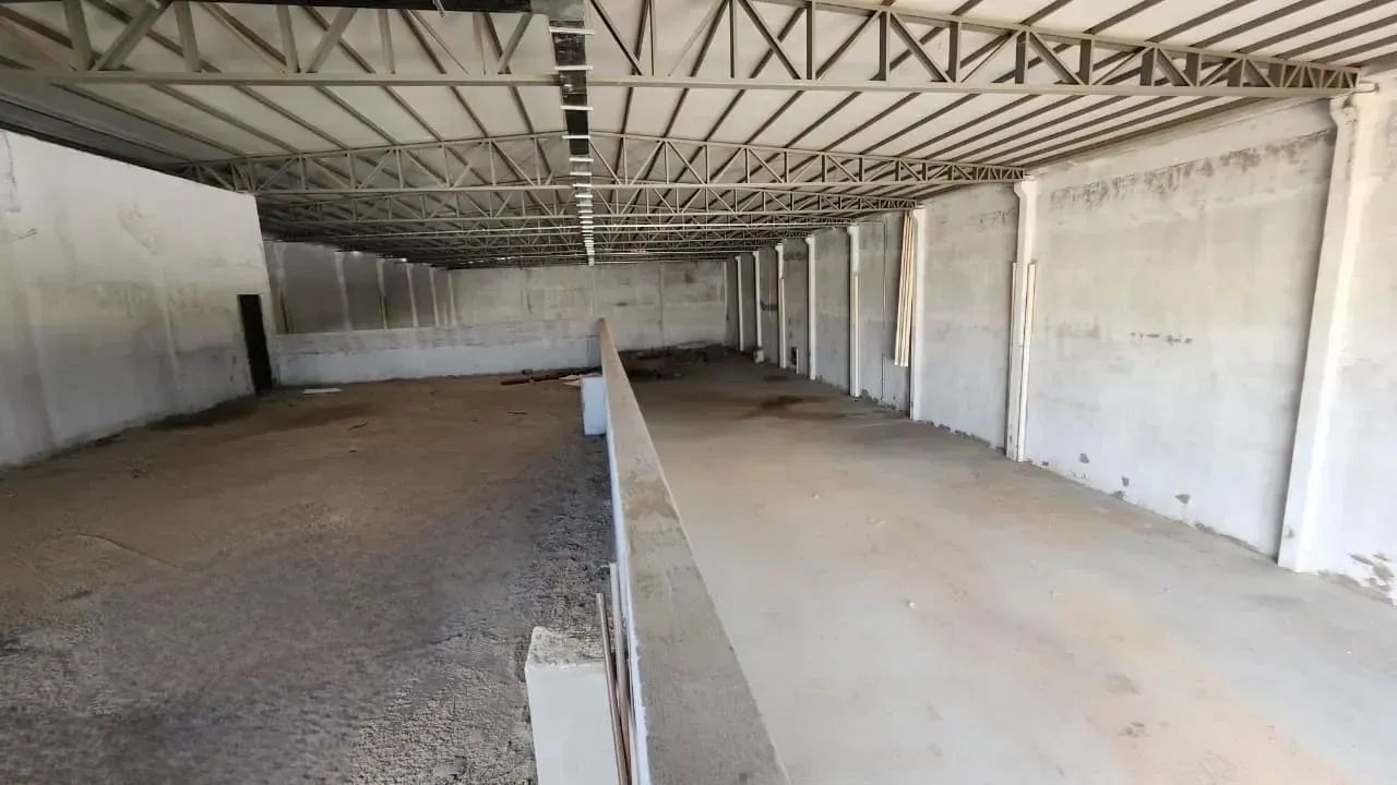 Alugo galão / barracão comercial com aprox. 1.238m² - pé direito 9 metros - Cuiabá - MT - Foto 4