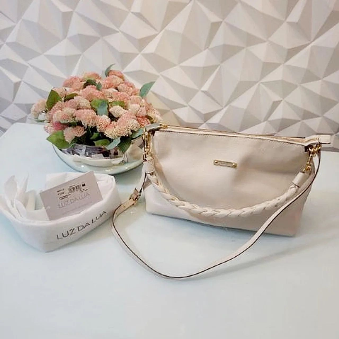 Bolsa Feminina, marca Luz da Lua com 2 alça, com 1 bolso dentro , nunca usada. - Foto 2