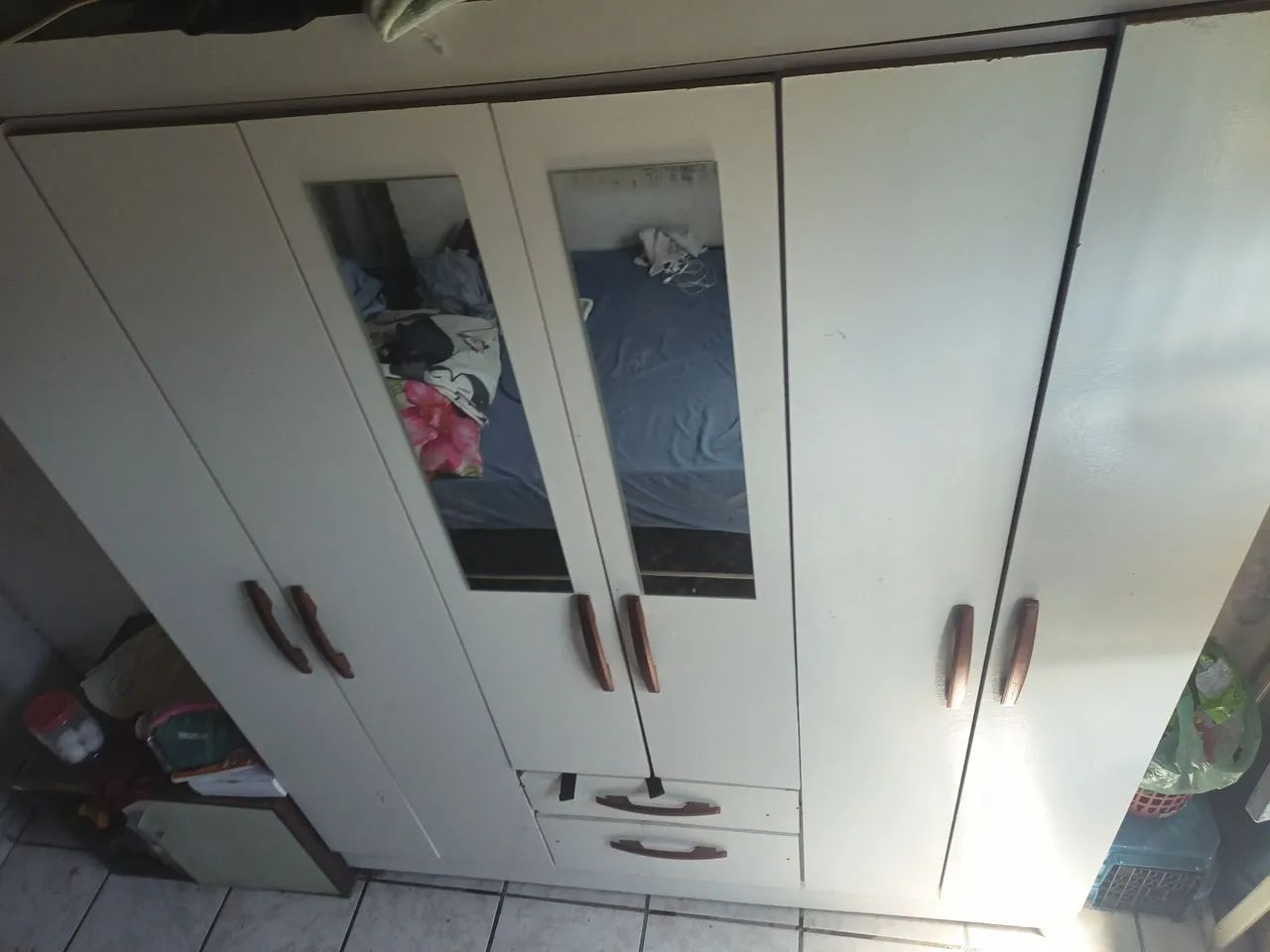 Guarda roupa mais 1 espelho - Foto 2
