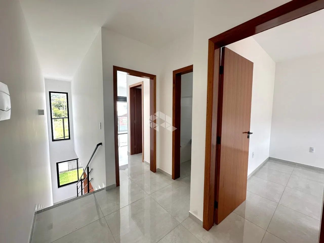 CASA SOBRADO COM 2 DORMITÓRIOS SENDO 1 SUÍTE, EM FORQUILHAS - SC À VENDA - Foto 2
