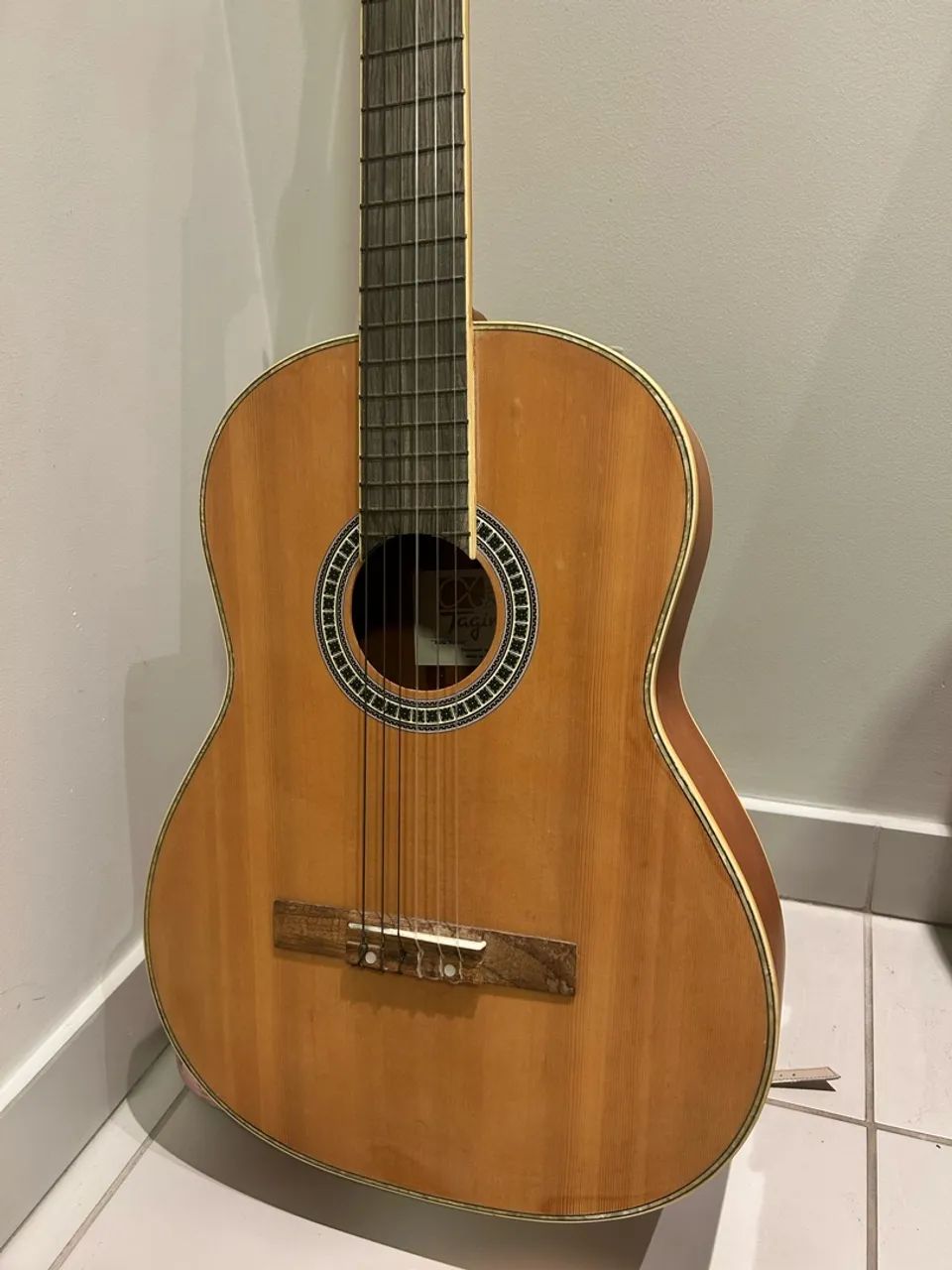 VENDO VIOLÃO SEMINOVO