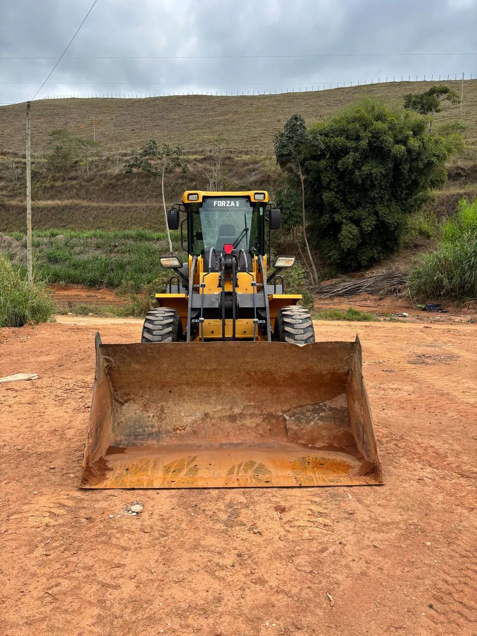 CARREGADEIRA ENGATE RÁPIDO COM CONCHA E GARFO  - Foto 4