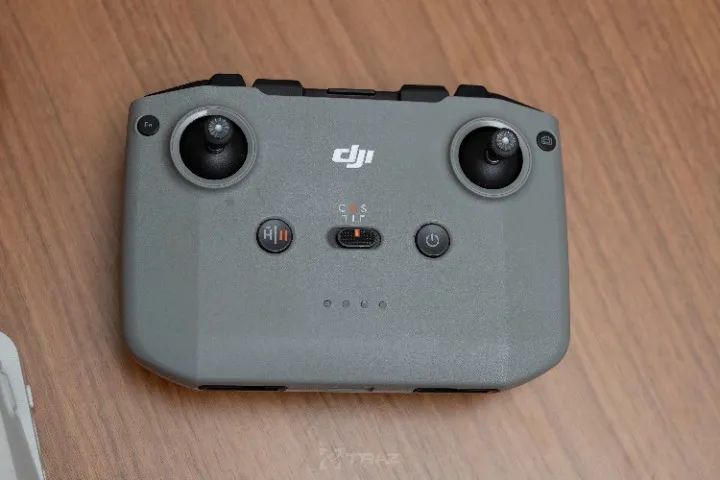 drone dji flip combo com duas baterias carregador e controle  - Foto 2