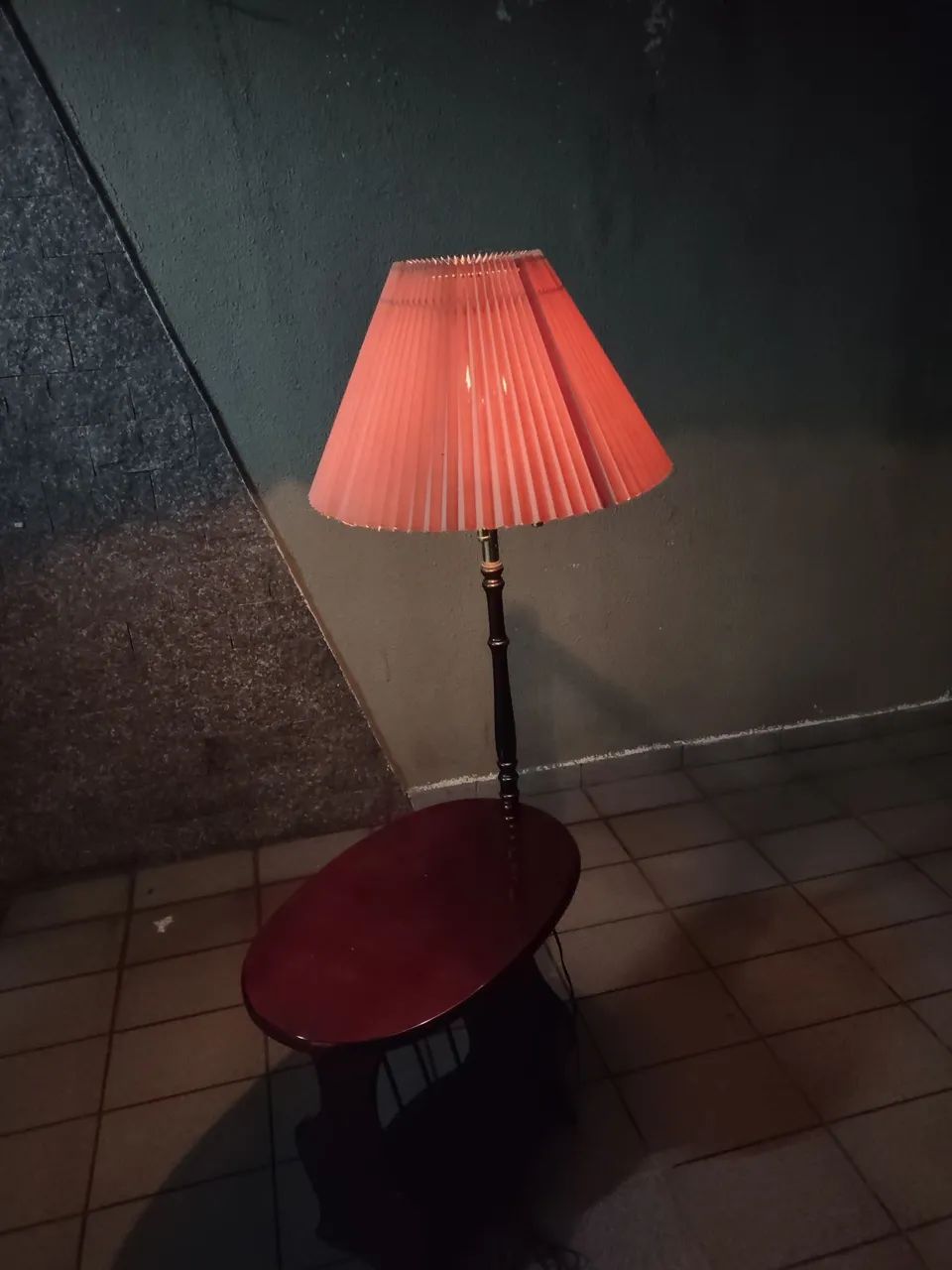 Mesinha com abajur embutido e regulavel - Foto 4