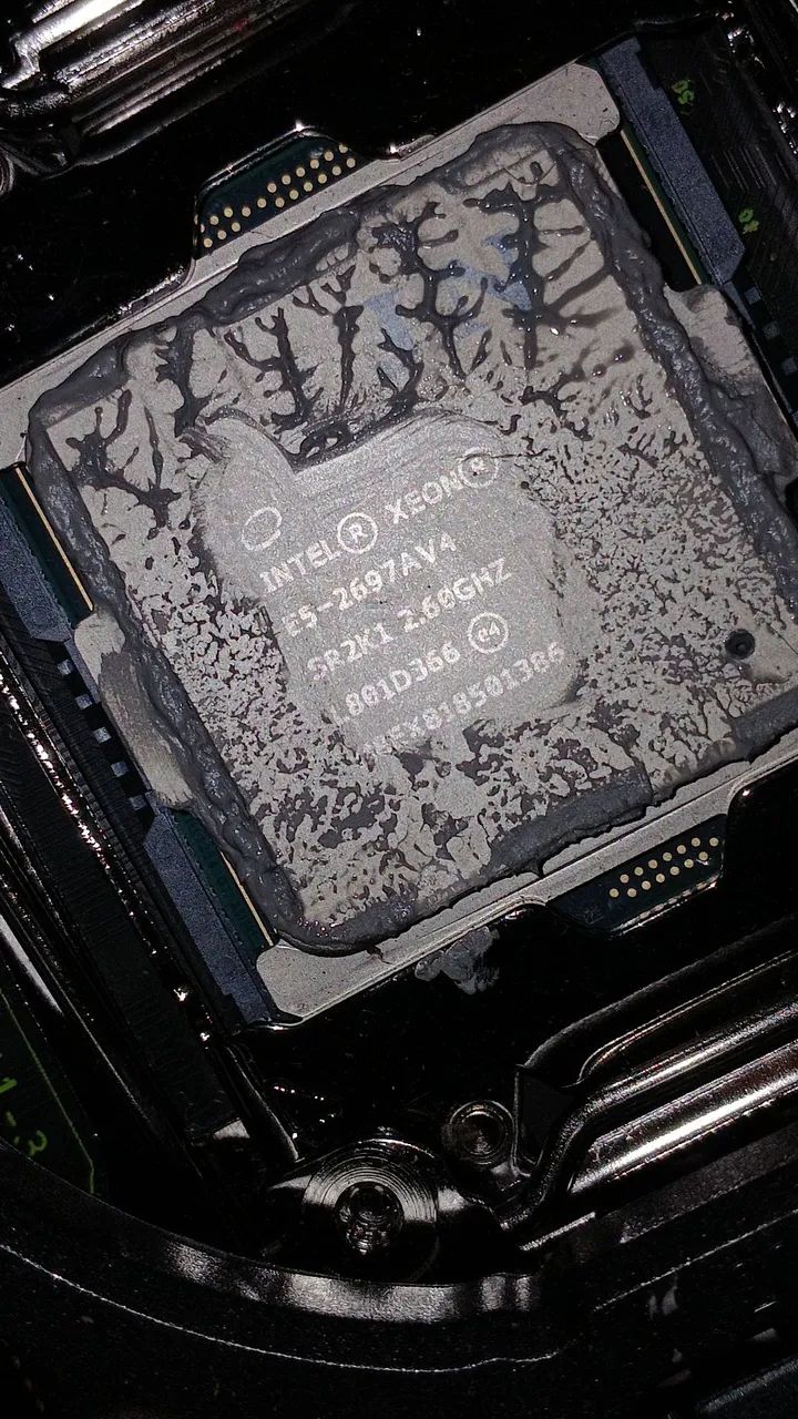 Xeon E5-2697A v4 - 16 Núcleos / 32 Threads - Excelente Estado