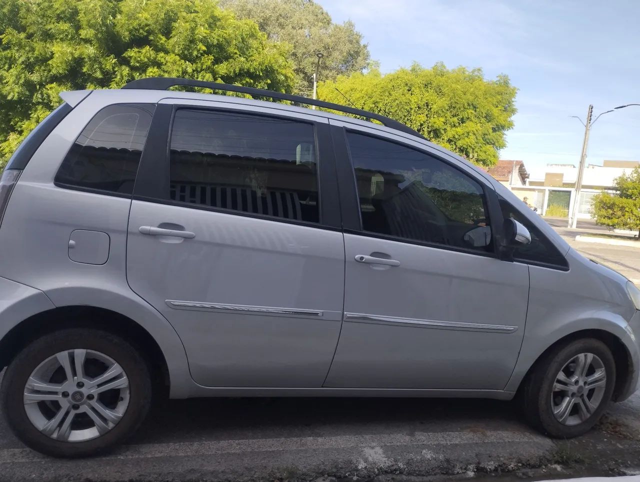 Fiat Idea Essence 1.6 Flex 16V 5P 2012 - Foto 3