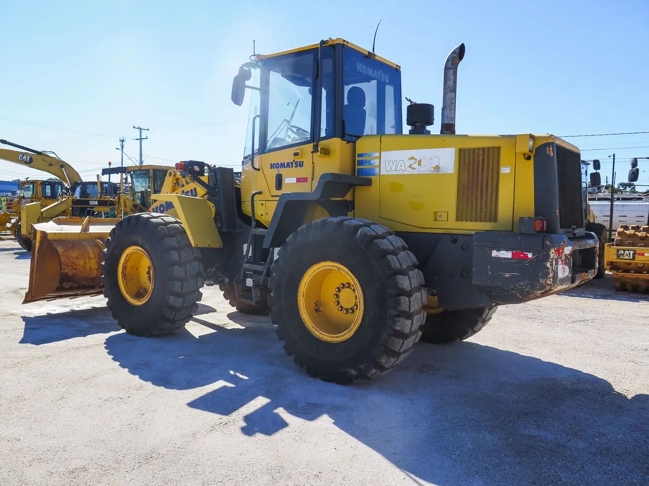 Pá carregadeira KOMATSU WA200 2018 com 10.599h de operação - Foto 3