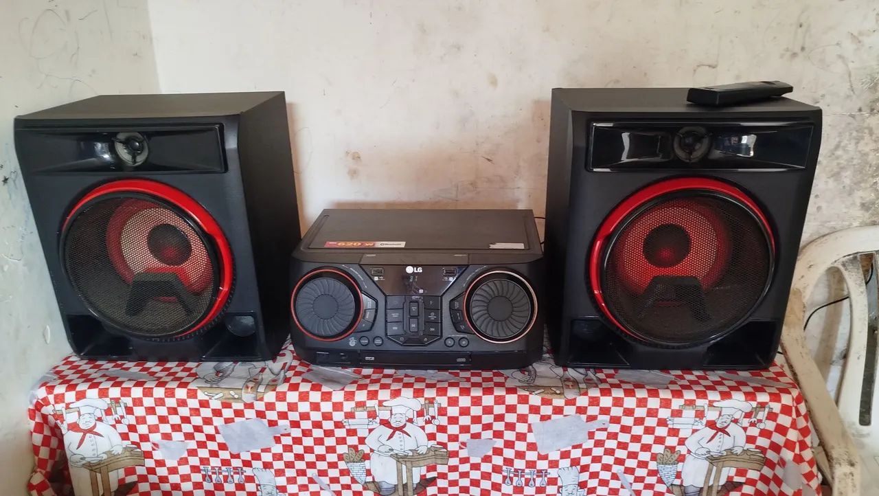 Som LG bluetooth semi nova pra vender.