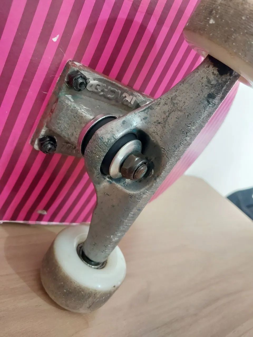 Skate de marfim pouco usado - Foto 5