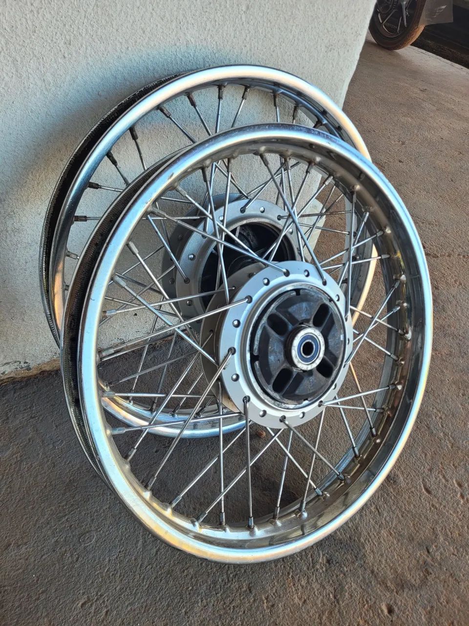Jogo de Roda de moto simi nova - Foto 5