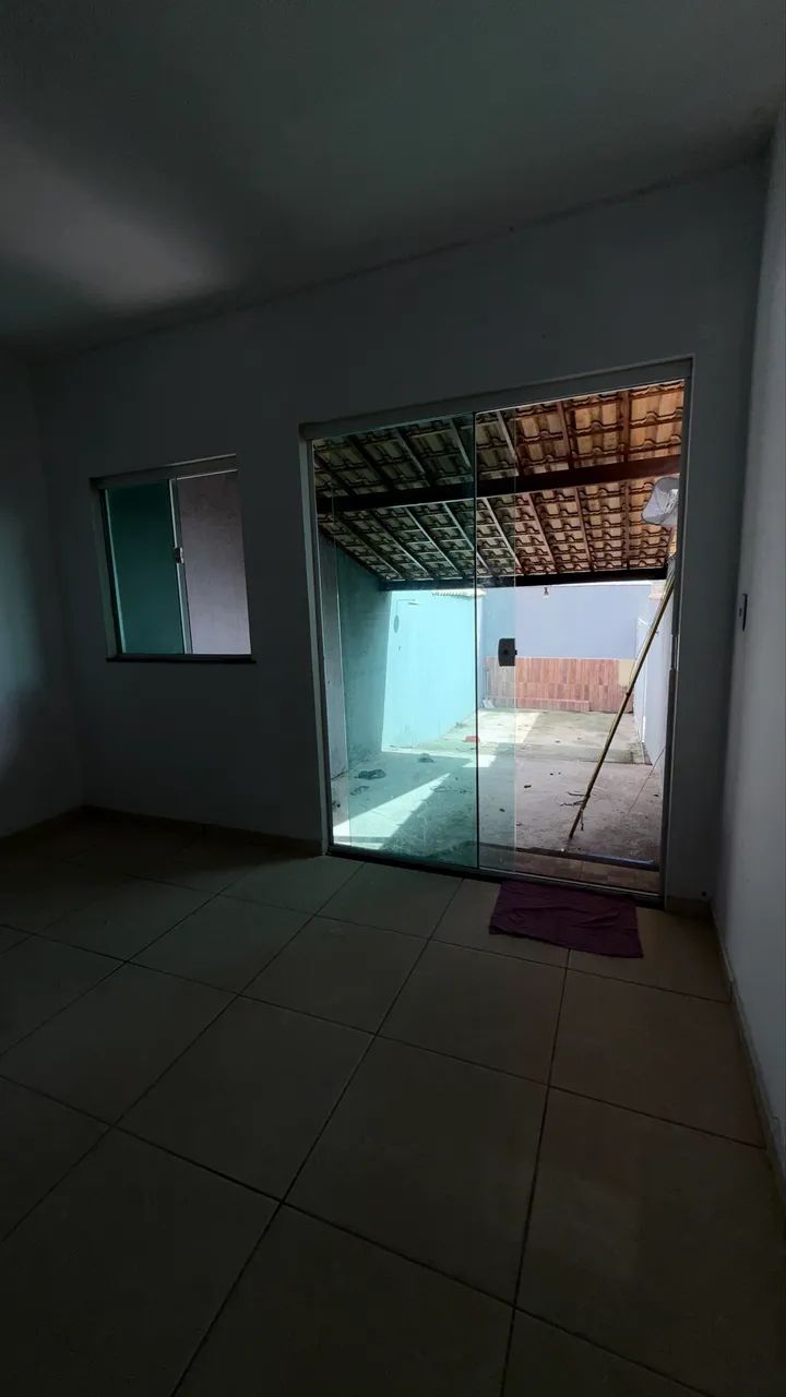 Alugo casa com quintal 