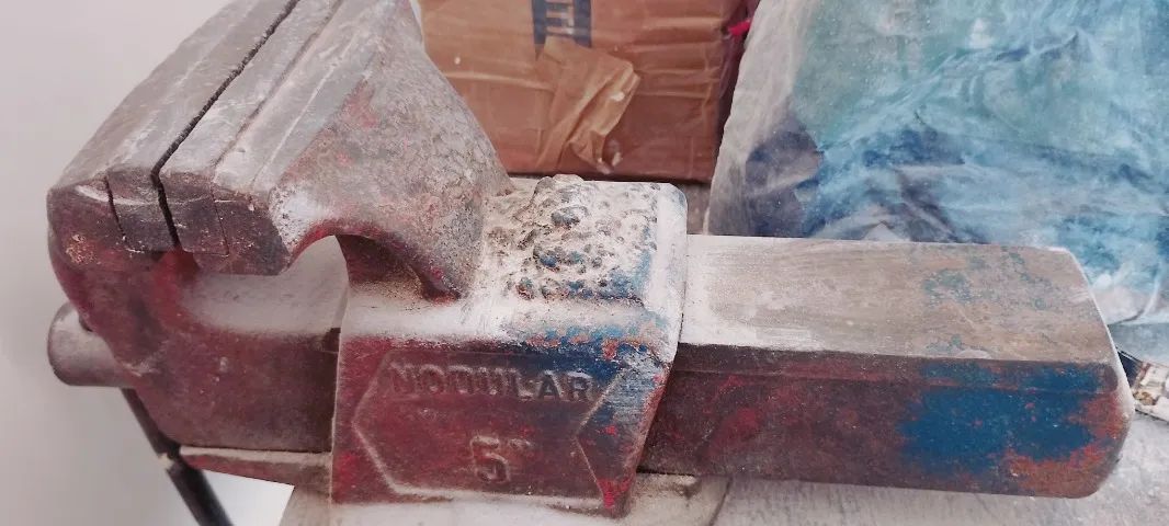 Bancada com morsa 5" - Foto 2