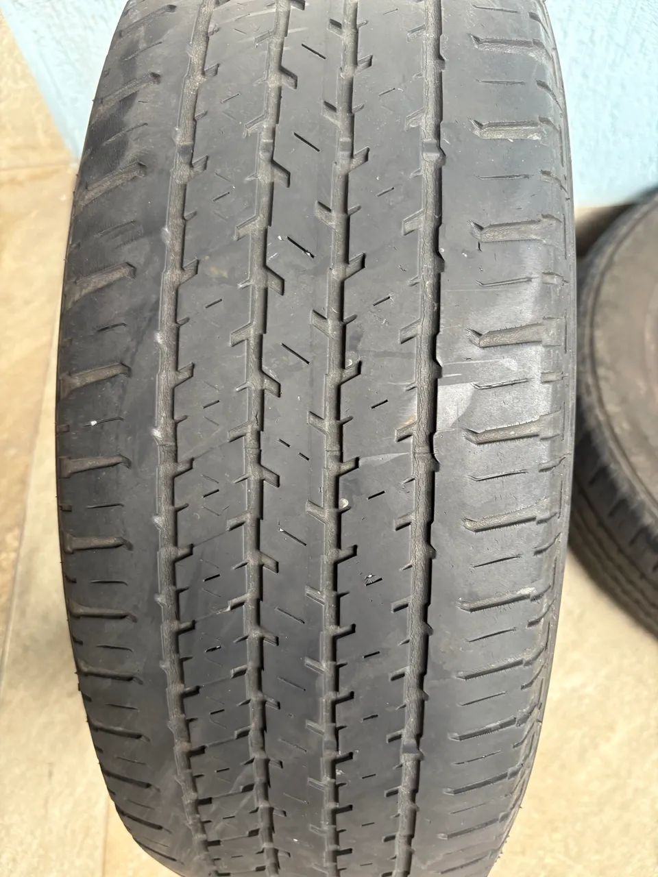 Pneu meia vida 215/65R16 - Foto 3
