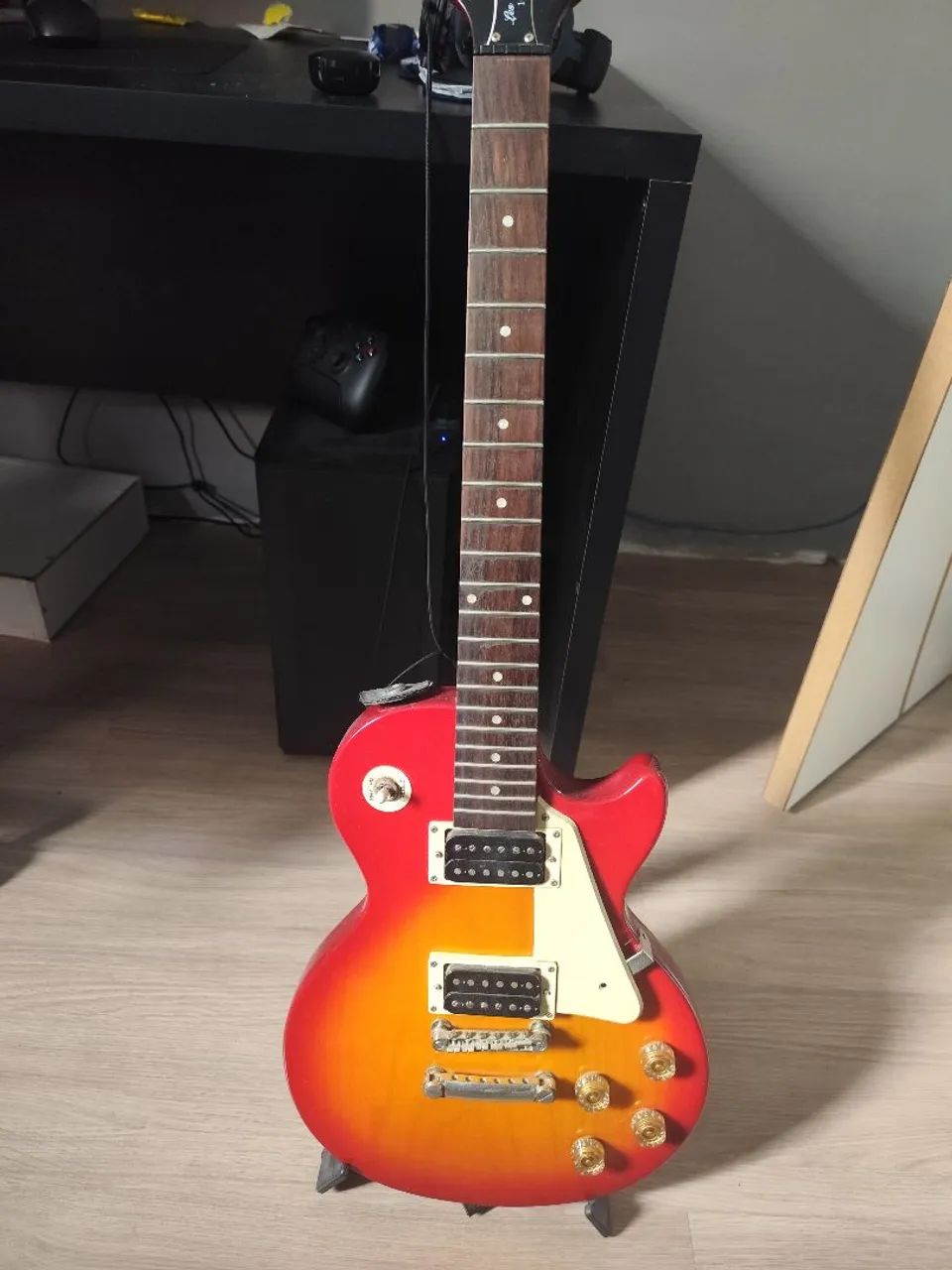 Guitarra Epiphone LP 100.