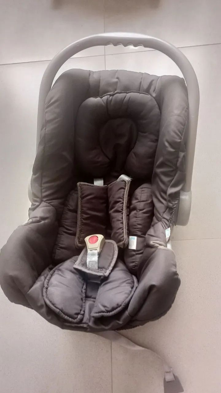 Bebê conforto semi novo com 2 capas