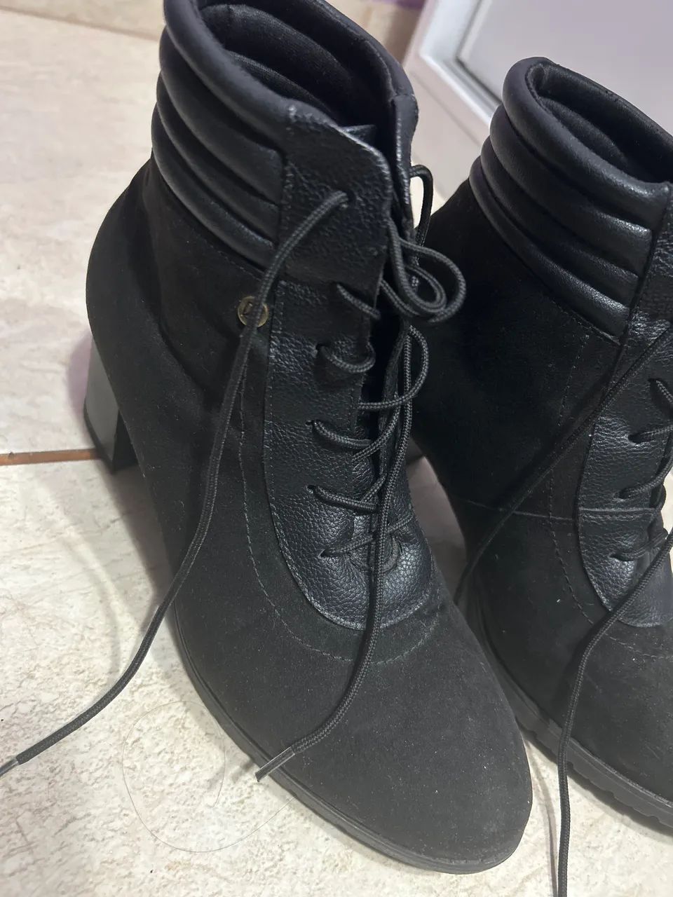 Vendo Bota com salto preta - Foto 2