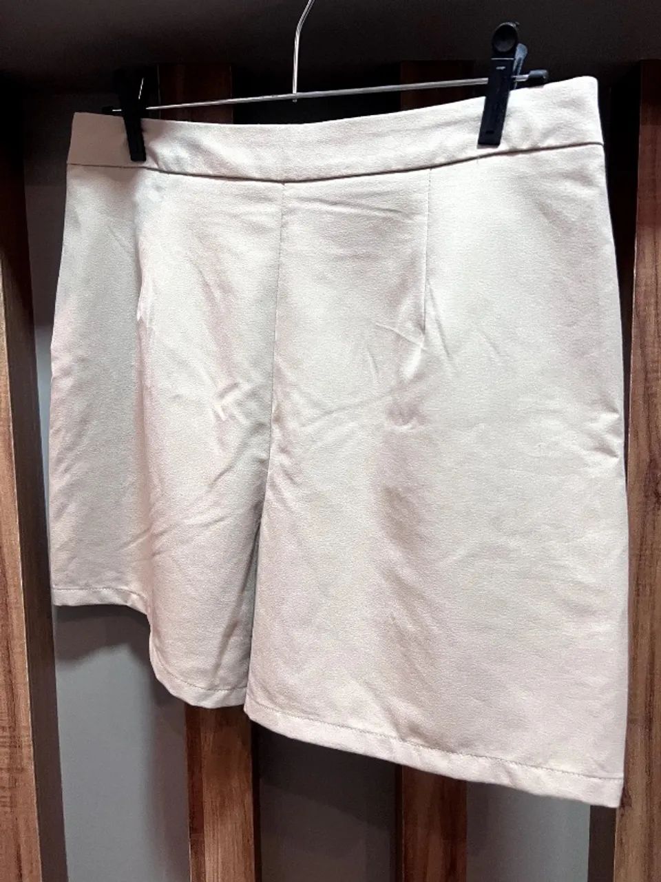 short de alfaiataria feminino com zíper lateral ( c&a) - Foto 4