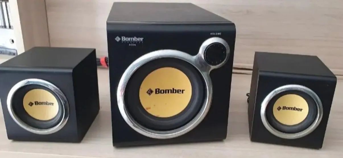 Caixas de Som Bomber A30A 2.1 com Subwoofer 36W RMS