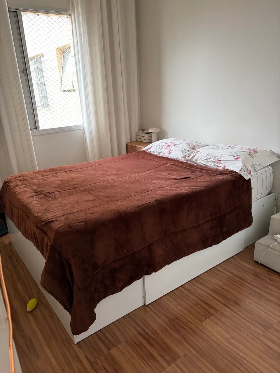 Cama de casal com gavetas 