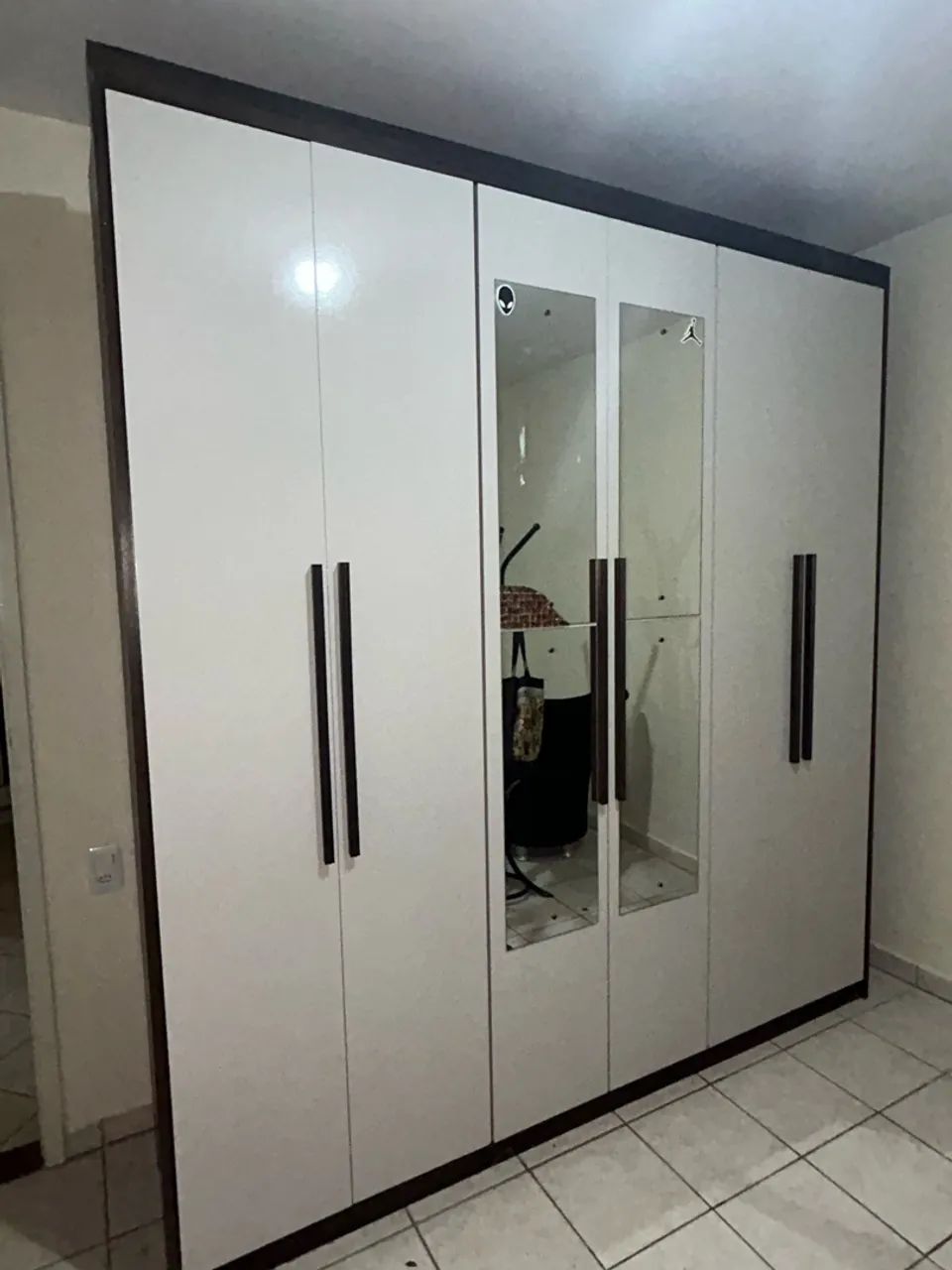 Guarda roupa branco