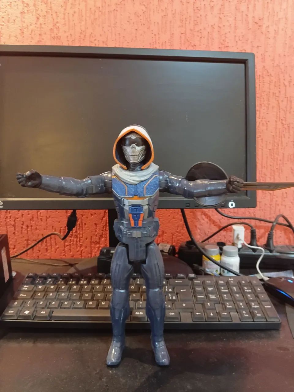 Boneco taskmaster viúva negra 30 cm  - Foto 4