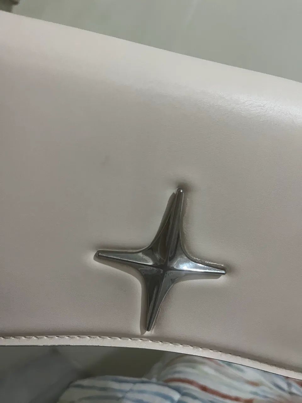 Vendo Bolsa Estrela branca - Foto 4