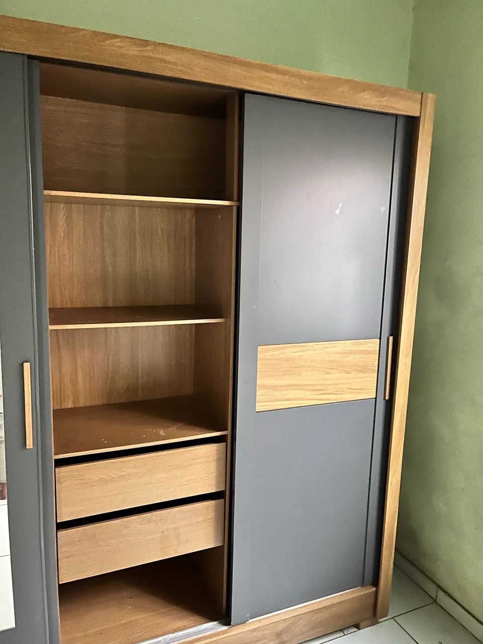 Guarda roupa e cama 