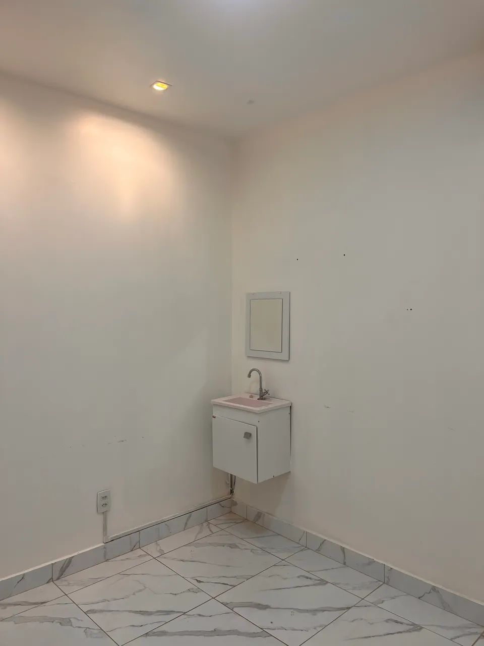 Aluga-se sala comercial 