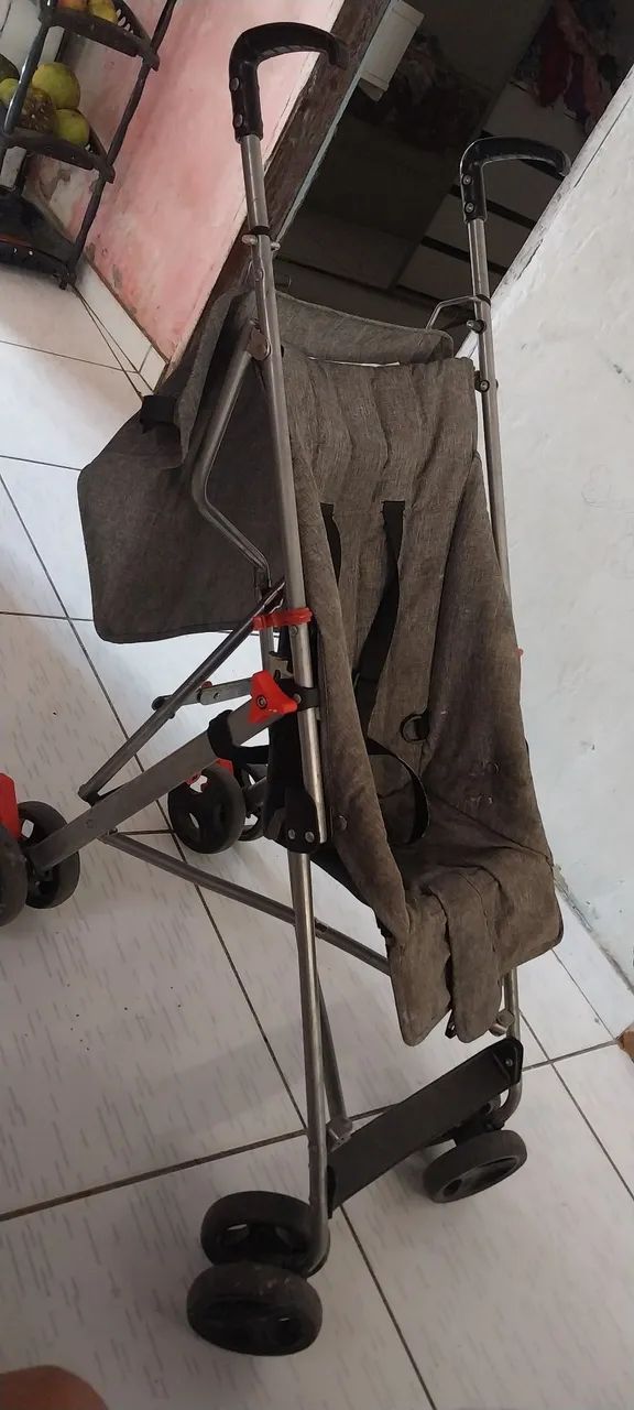 Vendo carrinho de bebe. 