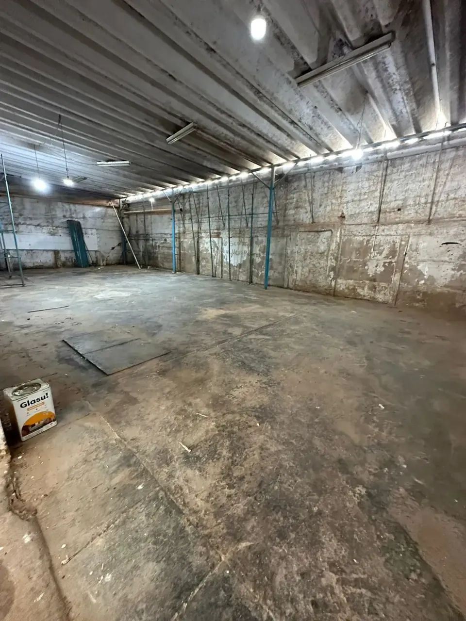 sala comercial com galpao no fundo
