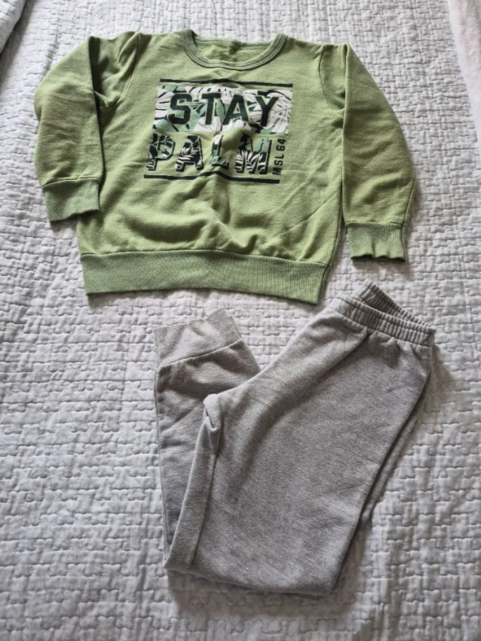 Conjunto de moletom infantil
