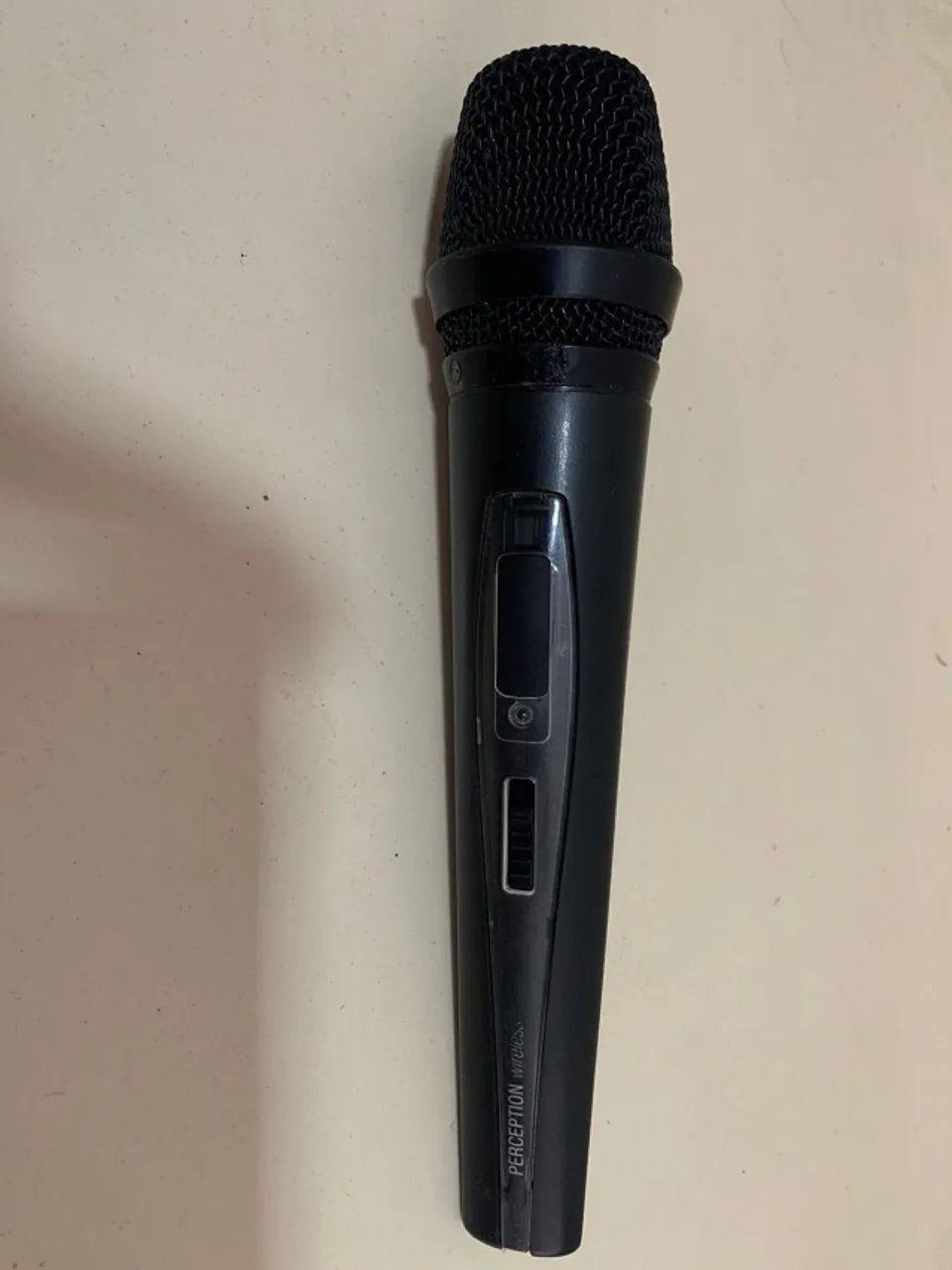 Microfone Sem Fio Profissional Bastão AKG Super Conservado - Foto 3