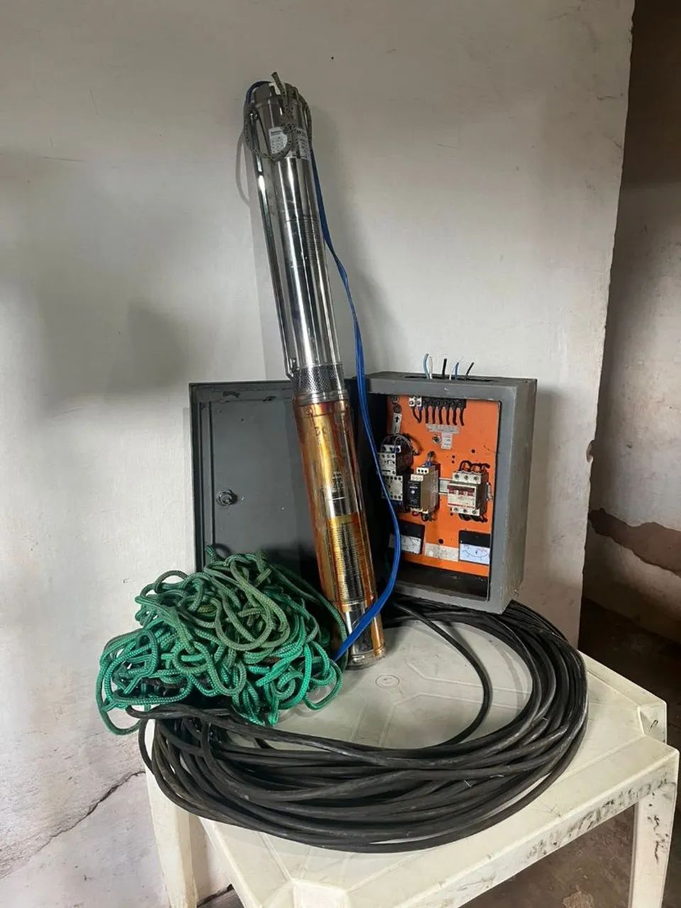 Vendo bomba trifásica 3 cv + canos de duas polegadas 