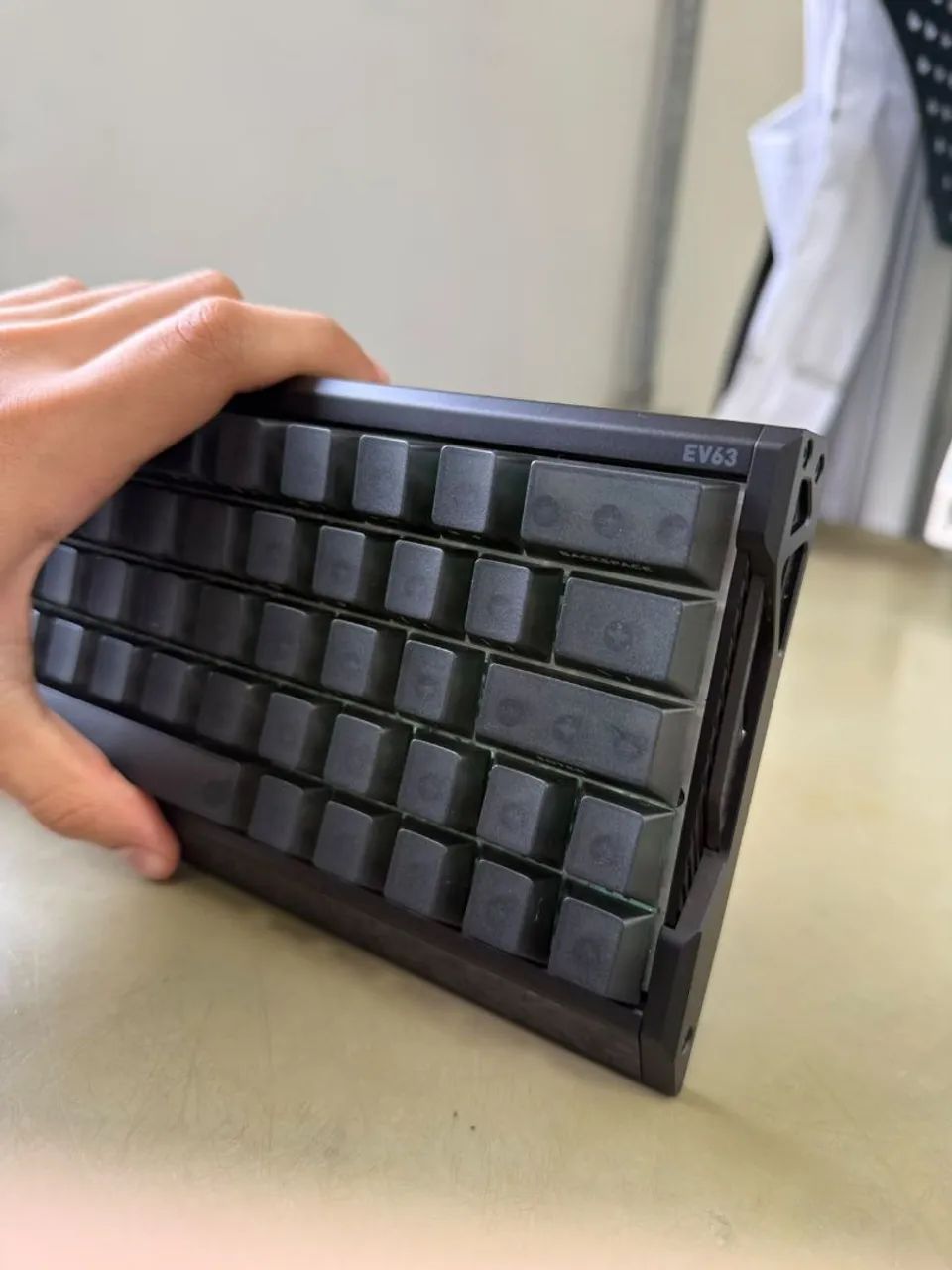 Teclado magnetico Ev63 Carbono - Foto 2