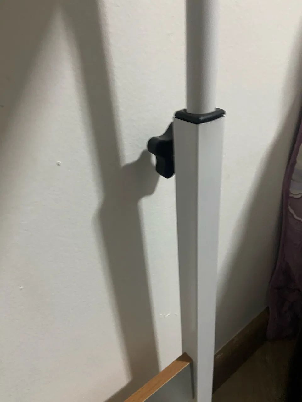 Mesinha Regulável de madeira e metal  - Foto 2