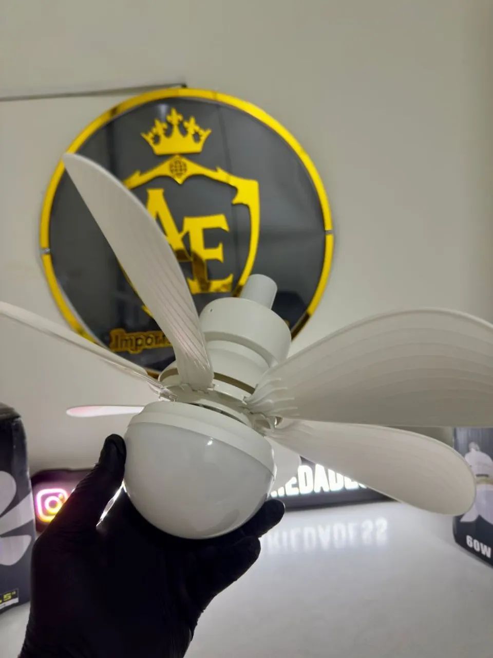 Mini ventilador de teto com lâmpada  - Foto 3