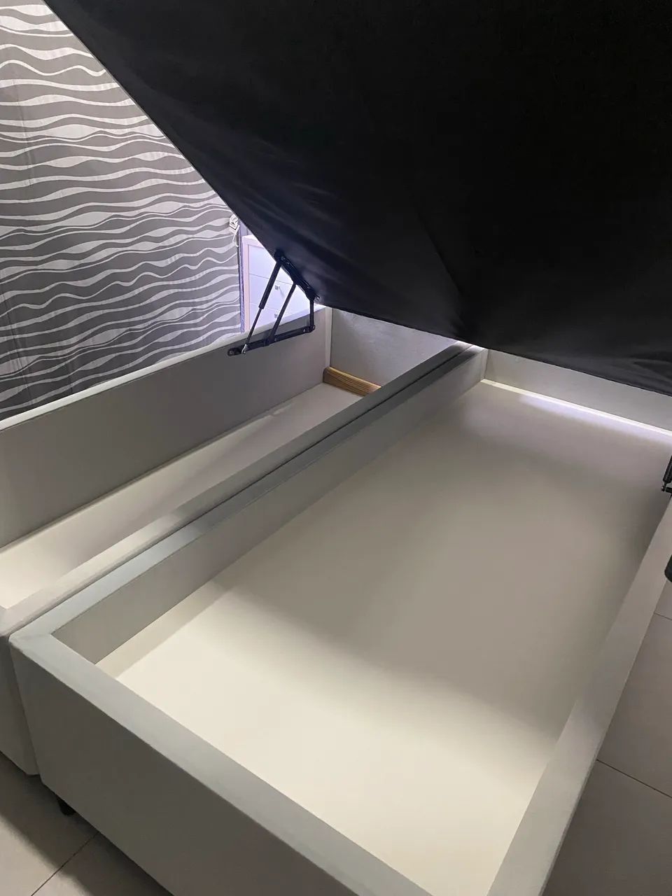 Cama queen com colchão - baú sob medida com cama auxiliar