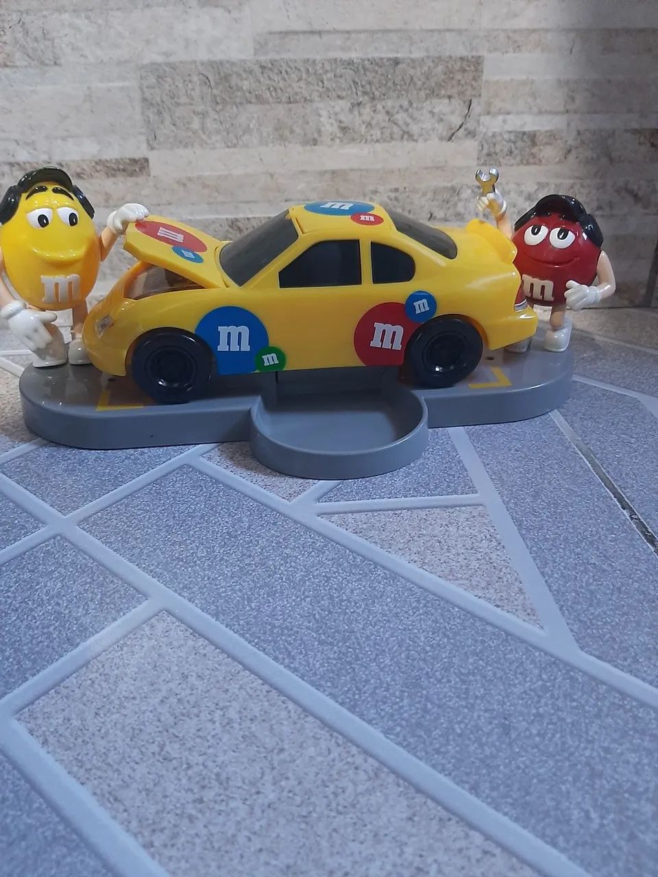 M&M's ポリスカー ミニカー Porta M&m carro de corrida Dispenser - Brinquedos e Jogos - Parque