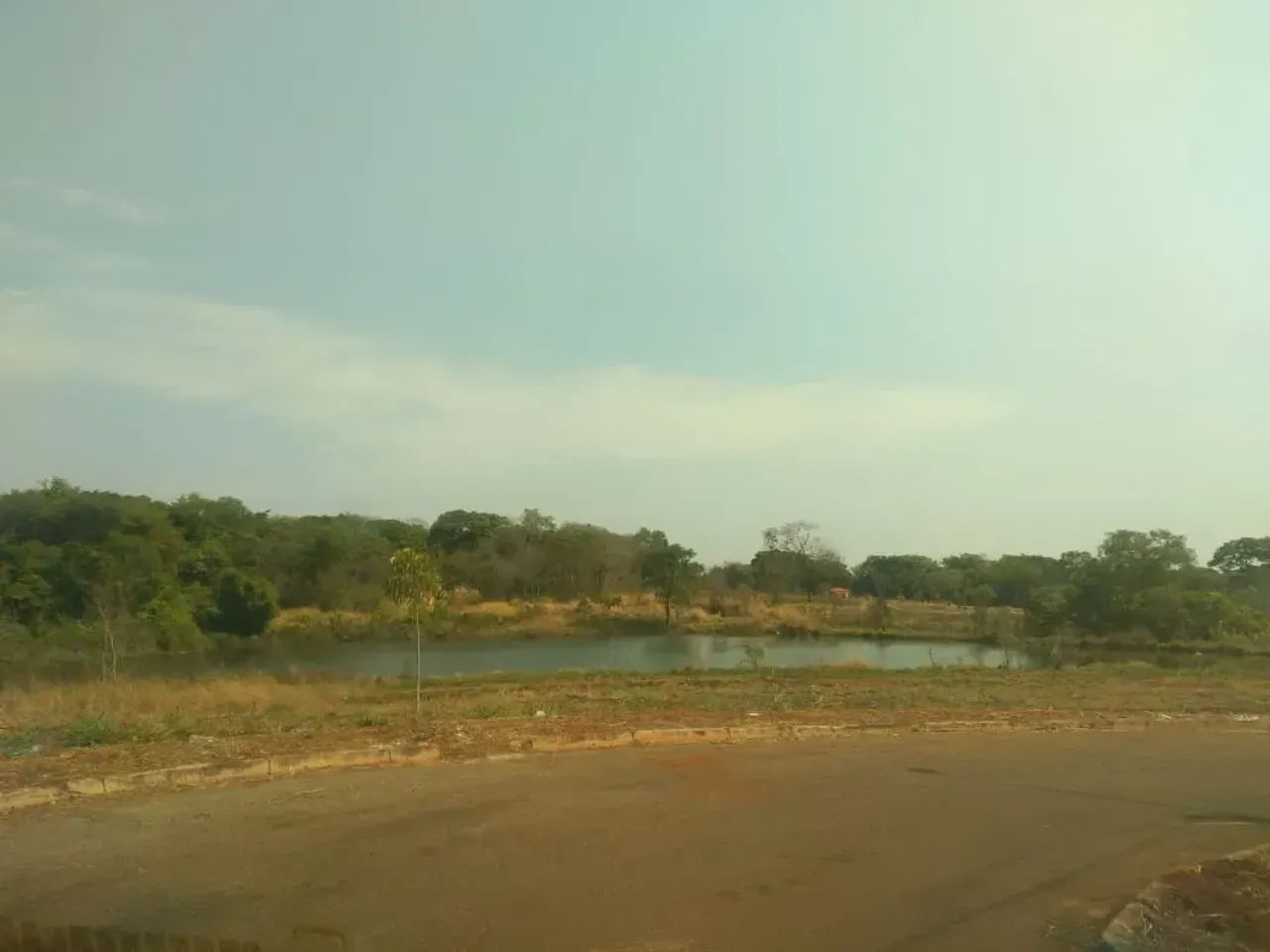 Fonte das Águas Lote 360 m² 18 m de frente e vista para o lago. Estudo pegar carro. Goiâni