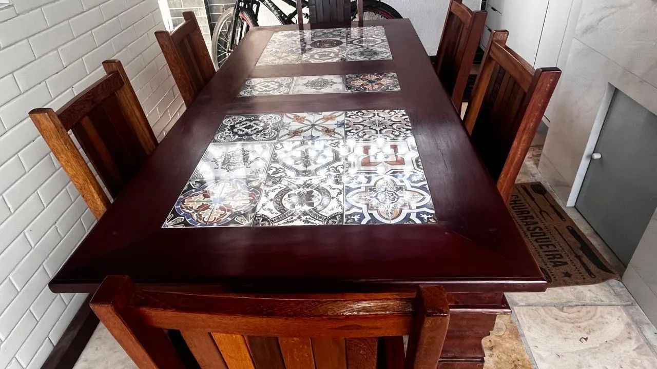 Mesa madeira com 6 cadeiras