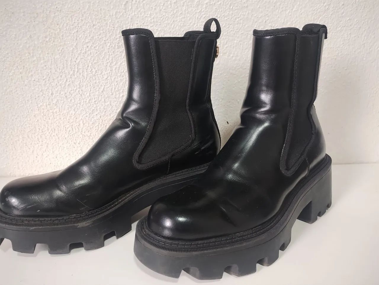 Bota Chelsea Zara modelo feminino tamanho 39 - Foto 2