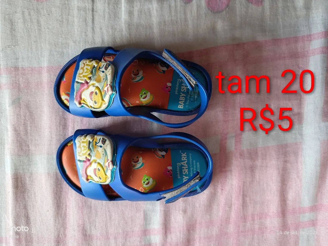 Roupas e sapato de bebê 