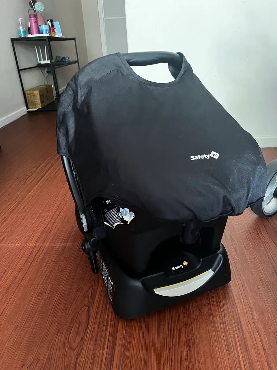 Carrinho com moisés + bebê conforto + base de carro 1st Safety