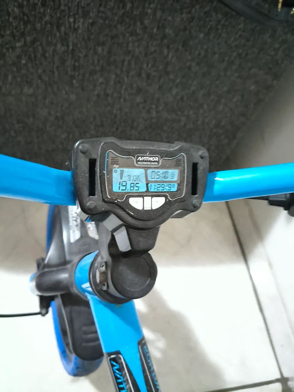 Bicicleta infantil azul - Foto 4