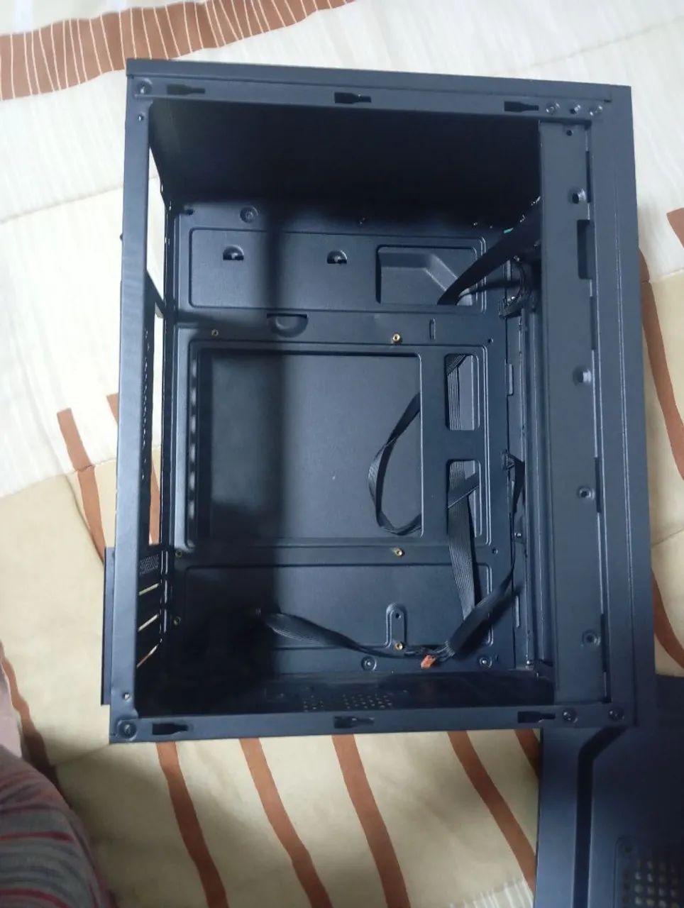 Gabinete mini ATX 