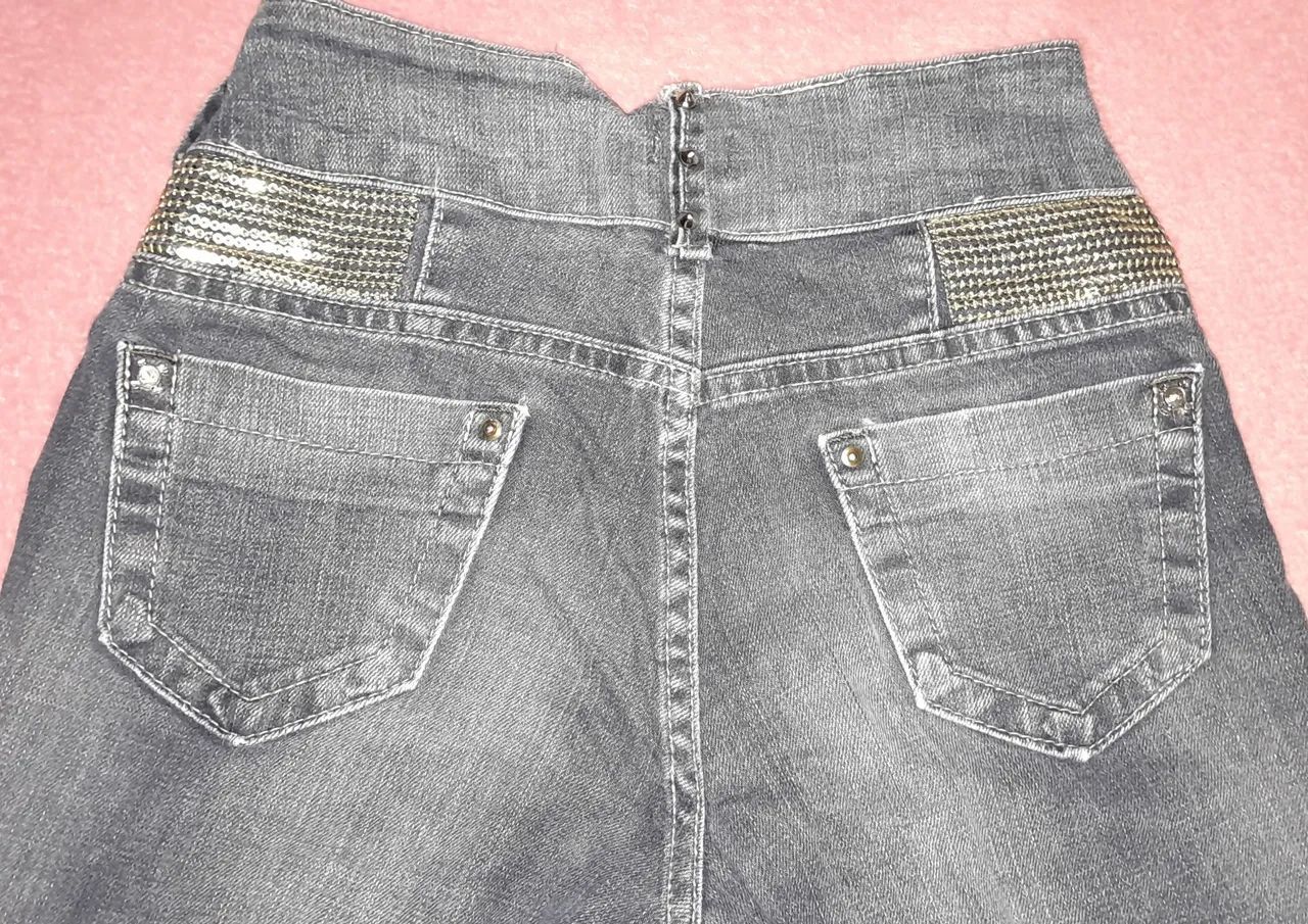Calça jeans com detalhes dourado  - Foto 5