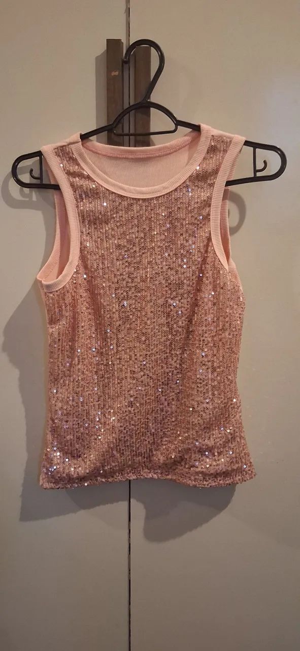 Blusa com lantejoulas rosa anos 2000