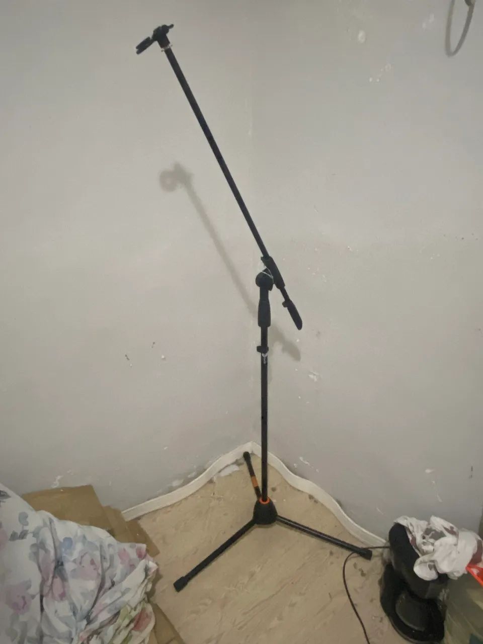 Vendo tripé de microfone profissional 